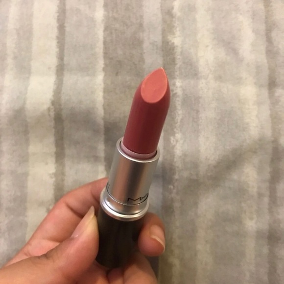 MAC Lipstick Fanfare - Picture 4 of 5